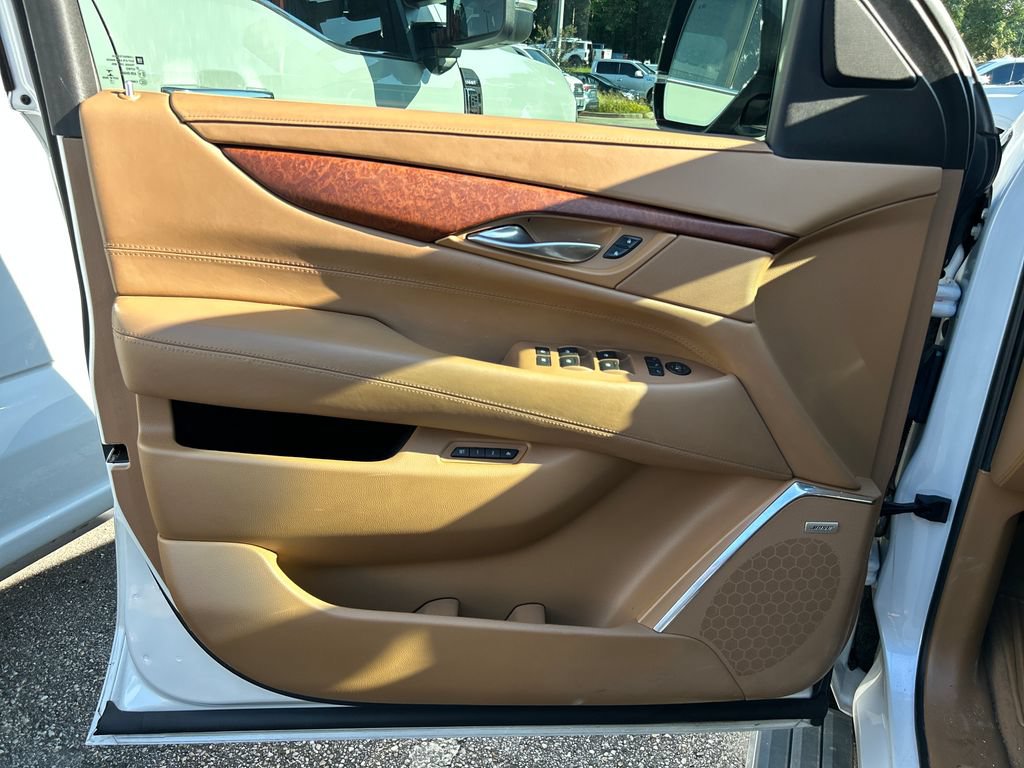 Used 2017 Cadillac Escalade Platinum AWD/4WD image 9