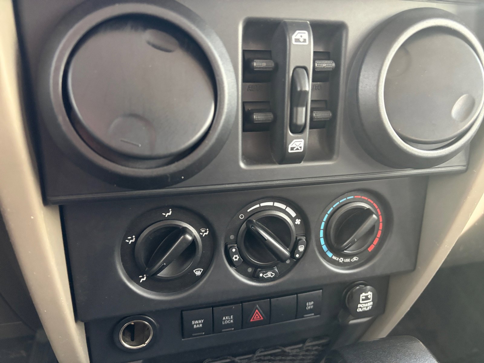 Used 2009 Jeep Wrangler Unlimited Rubicon w/ Dual Top Group image 24