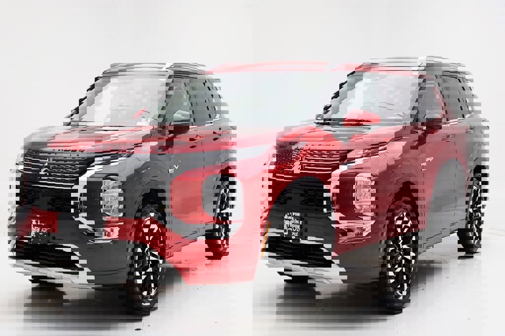 Used 2023 Mitsubishi Outlander SEL image 2