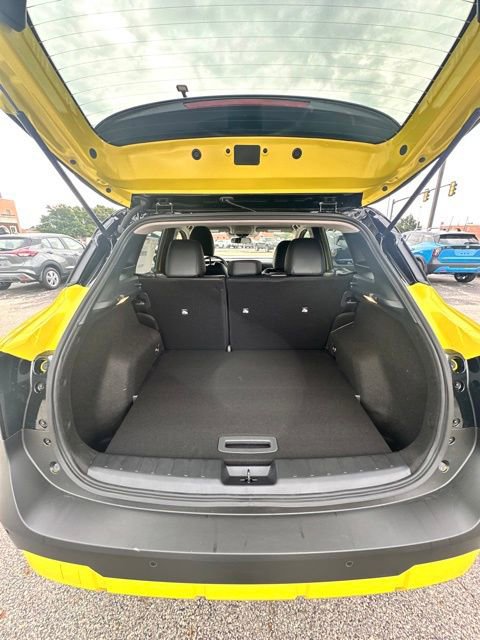 New 2025 Nissan Kicks SR image 11