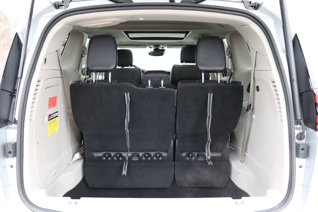 Used 2023 Chrysler Pacifica Limited image 57