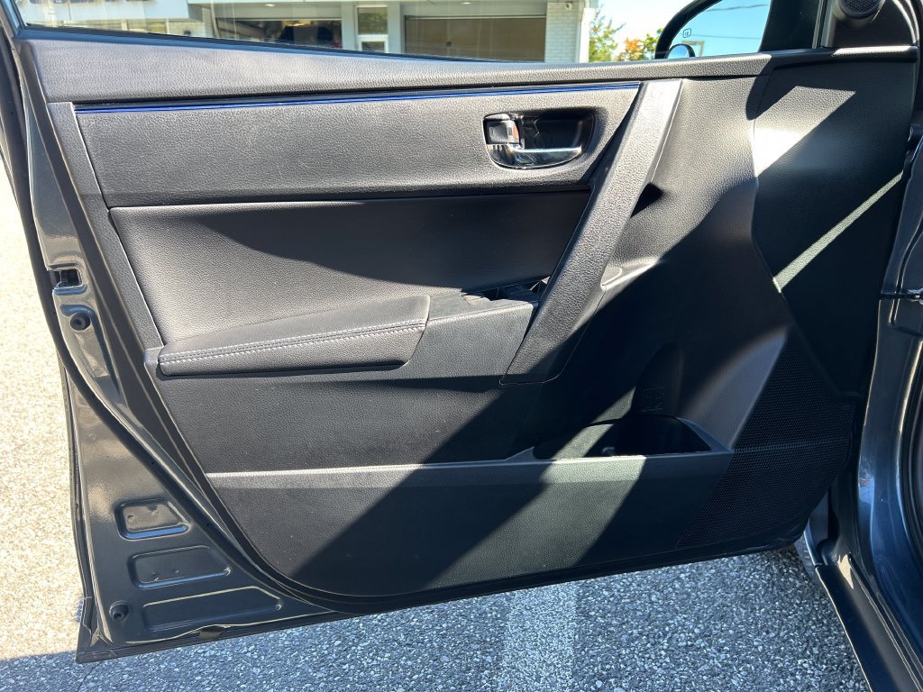 Used 2017 Toyota Corolla XSE w/ Carpet Mat Package (TMS) FWD image 11