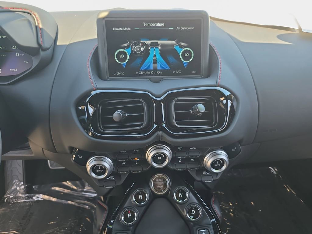 Used 2023 Aston Martin V8 Vantage Coupe image 21