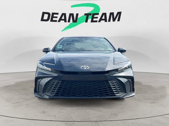 Used 2025 Toyota Camry SE image 3