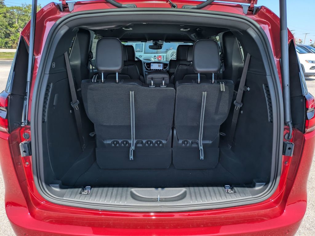 New 2026 Chrysler Pacifica Select image 30