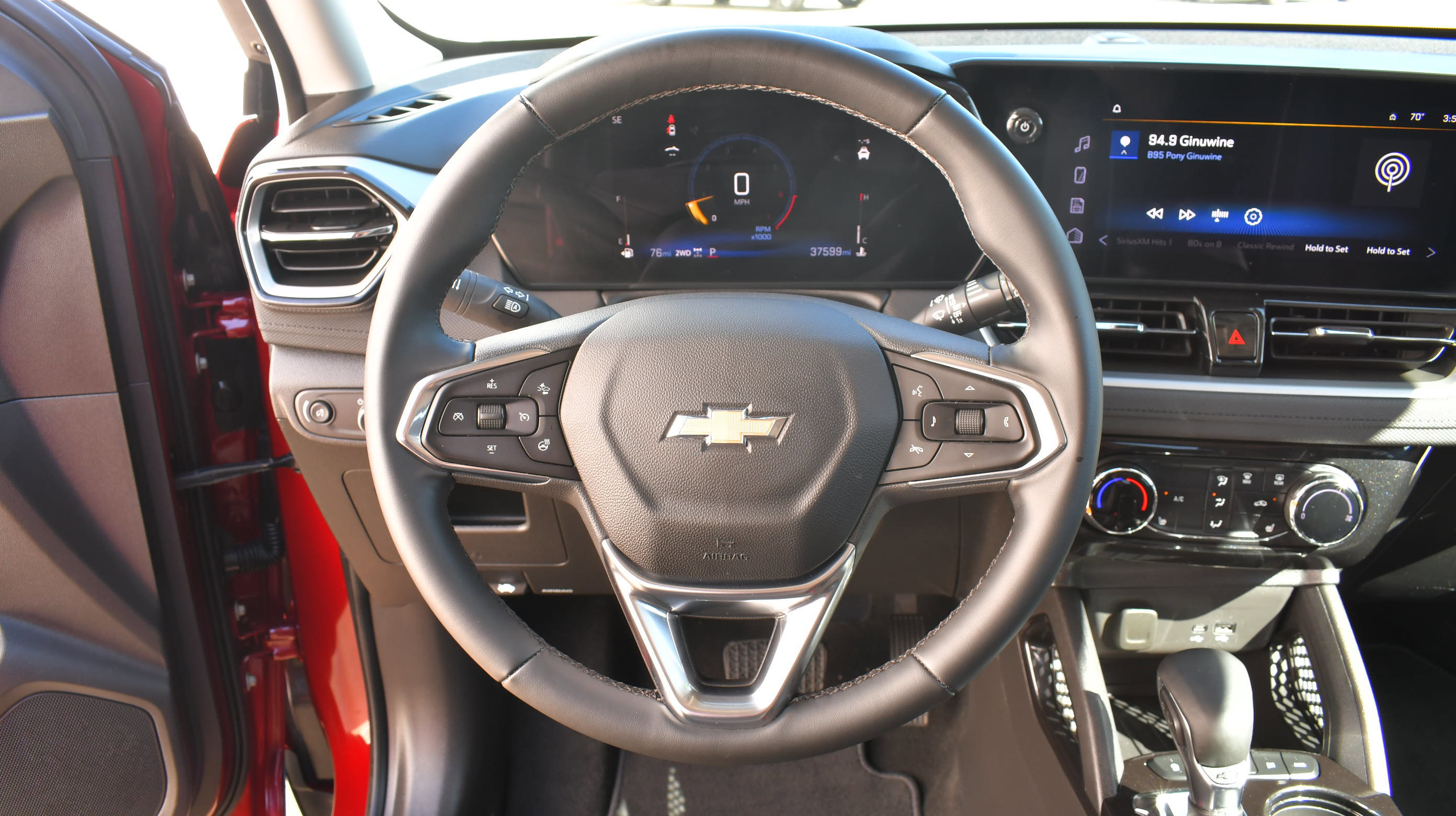 Used 2024 Chevrolet TrailBlazer LT w/ LT Cold Weather Package image 16