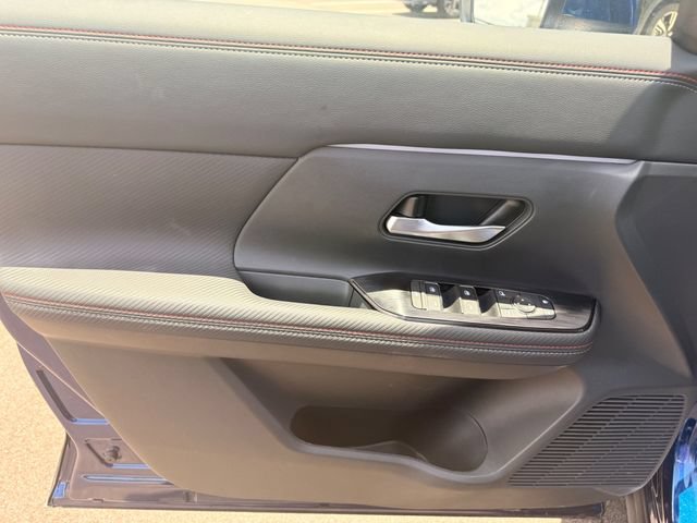 Used 2025 Nissan Kicks SR w/ SR Premium Package FWD image 5