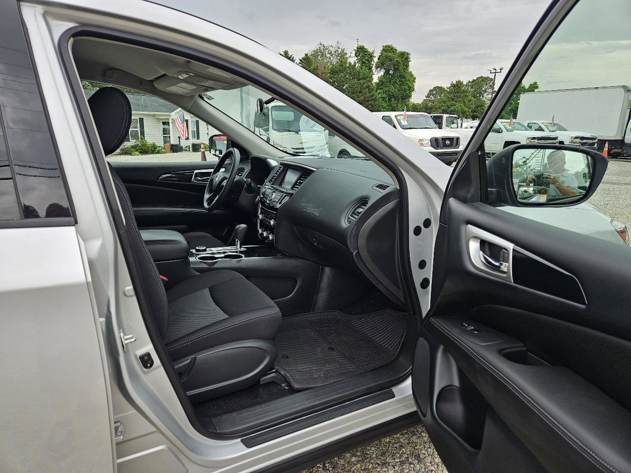 Used 2019 Nissan Pathfinder S AWD/4WD image 30