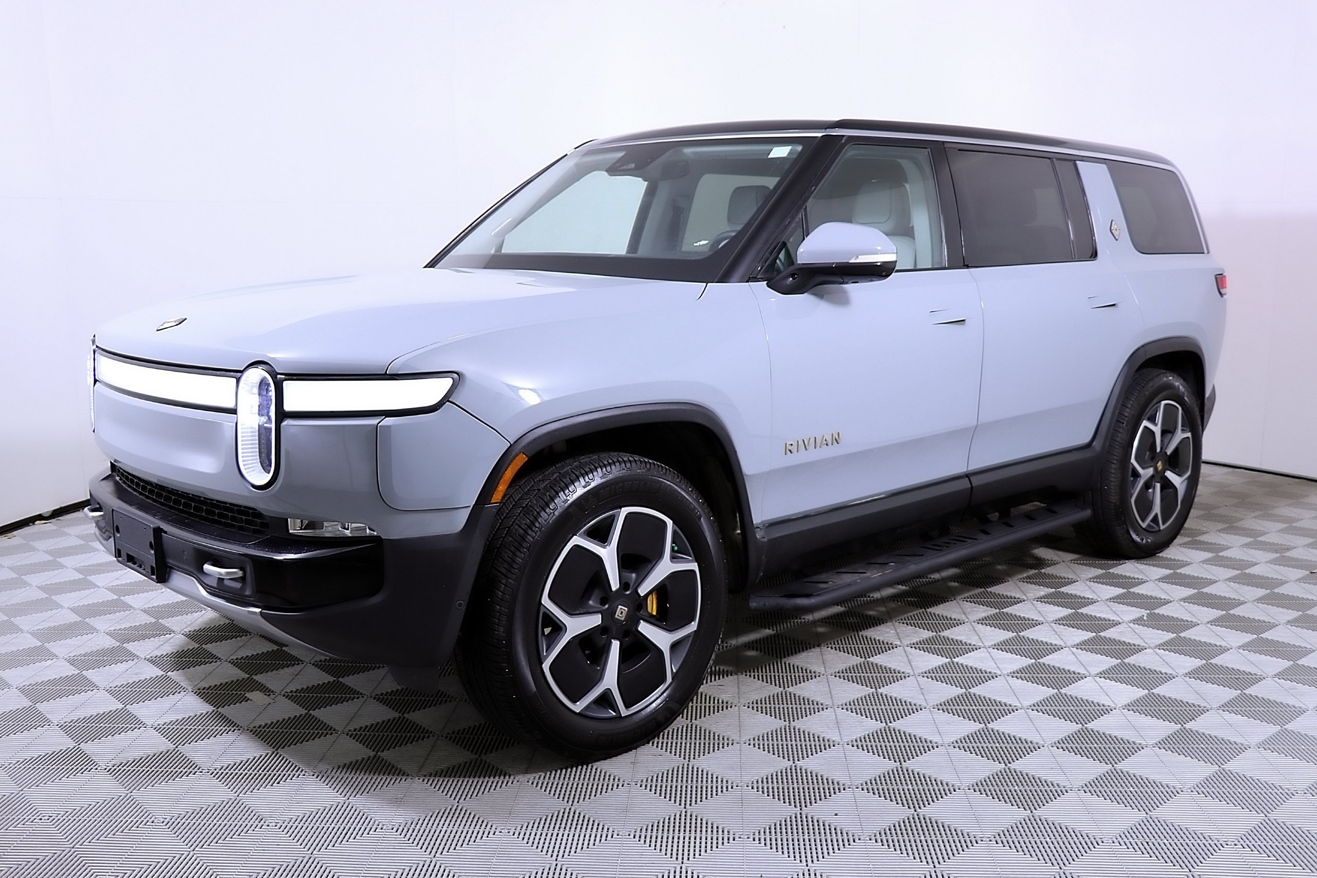 Used 2023 Rivian R1S Adventure Quad AWD/4WD image 3
