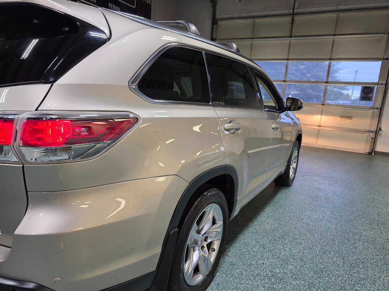 Used 2015 Toyota Highlander Limited AWD/4WD image 7