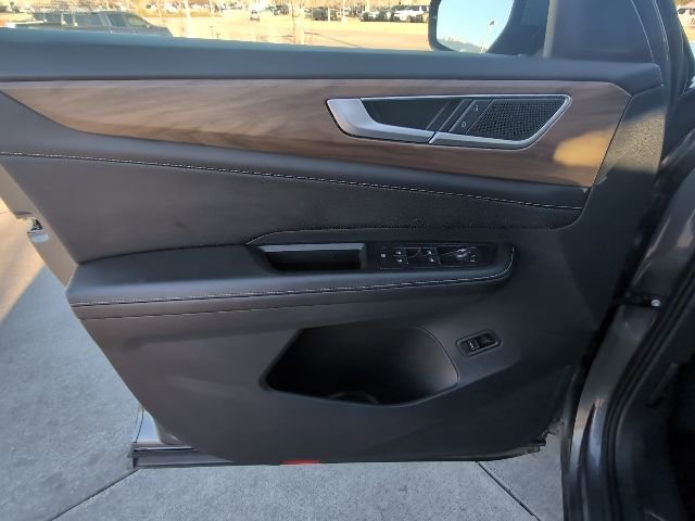 Used 2025 Volkswagen Atlas SE image 12