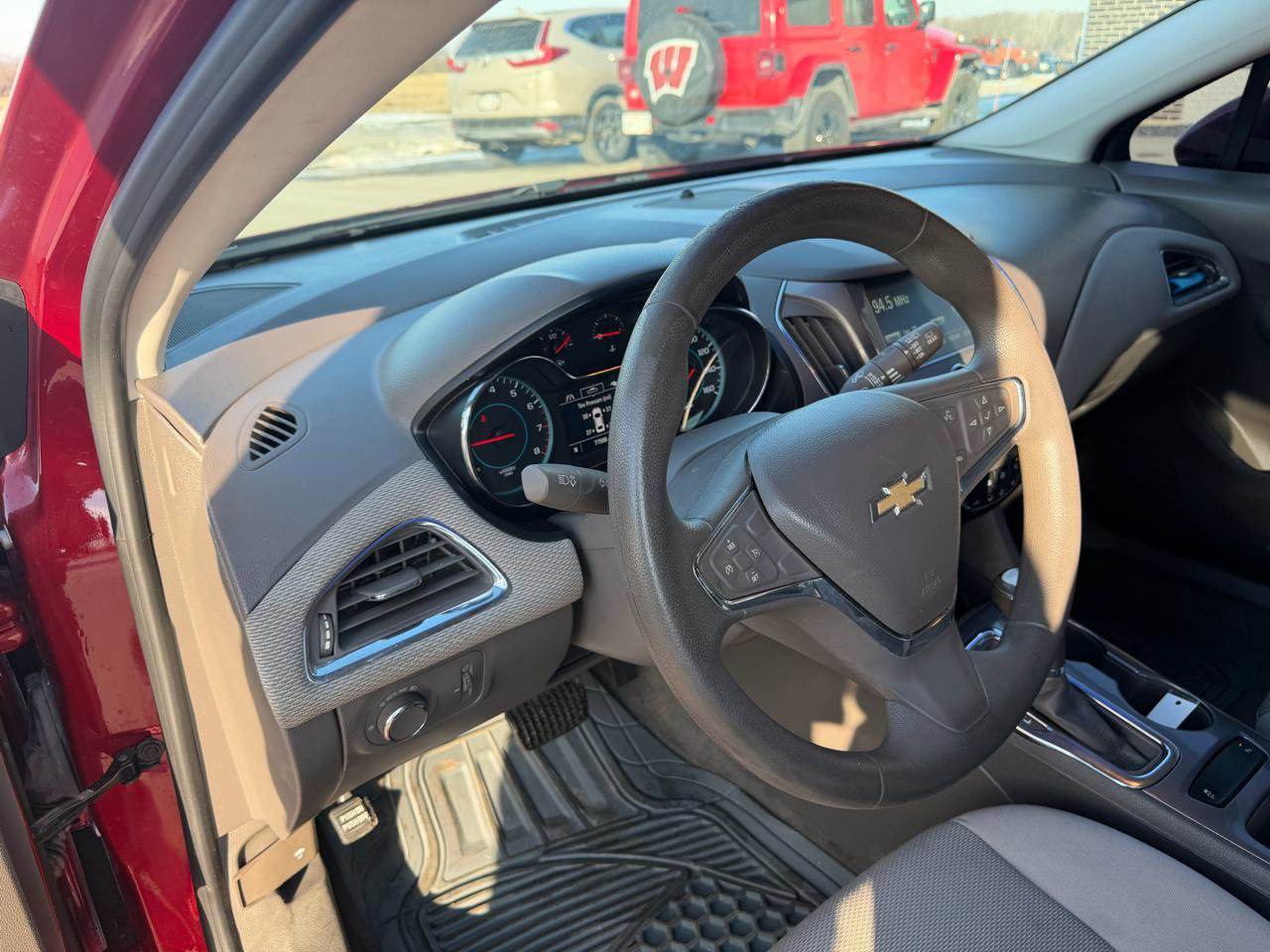 Used 2017 Chevrolet Cruze LT w/ Convenience Package image 16