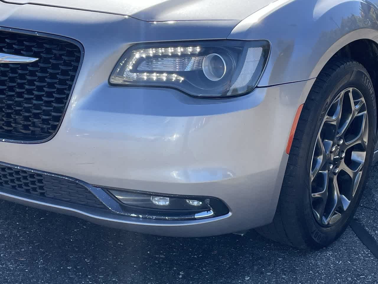 Used 2018 Chrysler 300 S AWD/4WD image 33