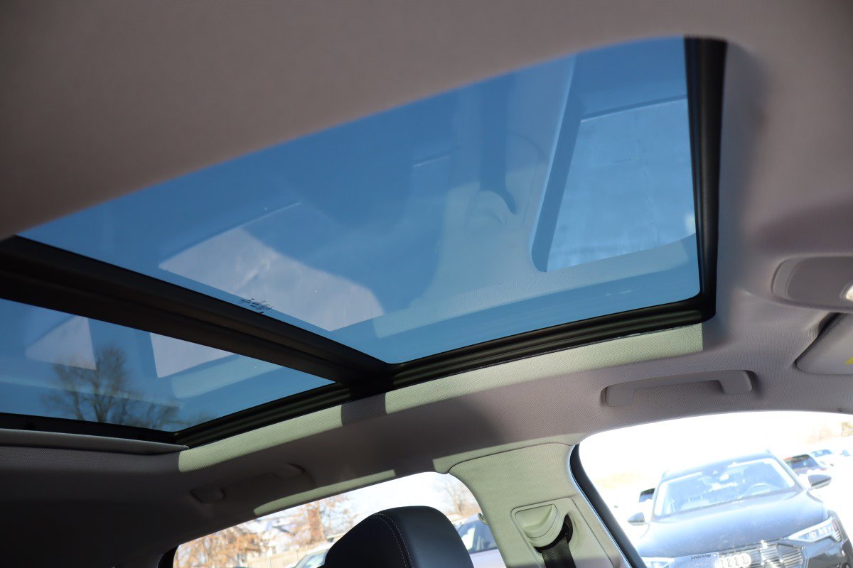 Used 2021 Audi e-tron Premium w/ Convenience Plus Package image 13