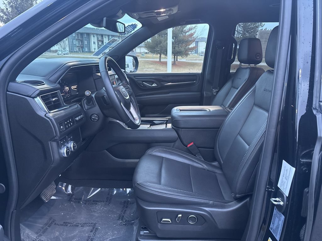 Used 2024 GMC Yukon Denali AWD/4WD image 15