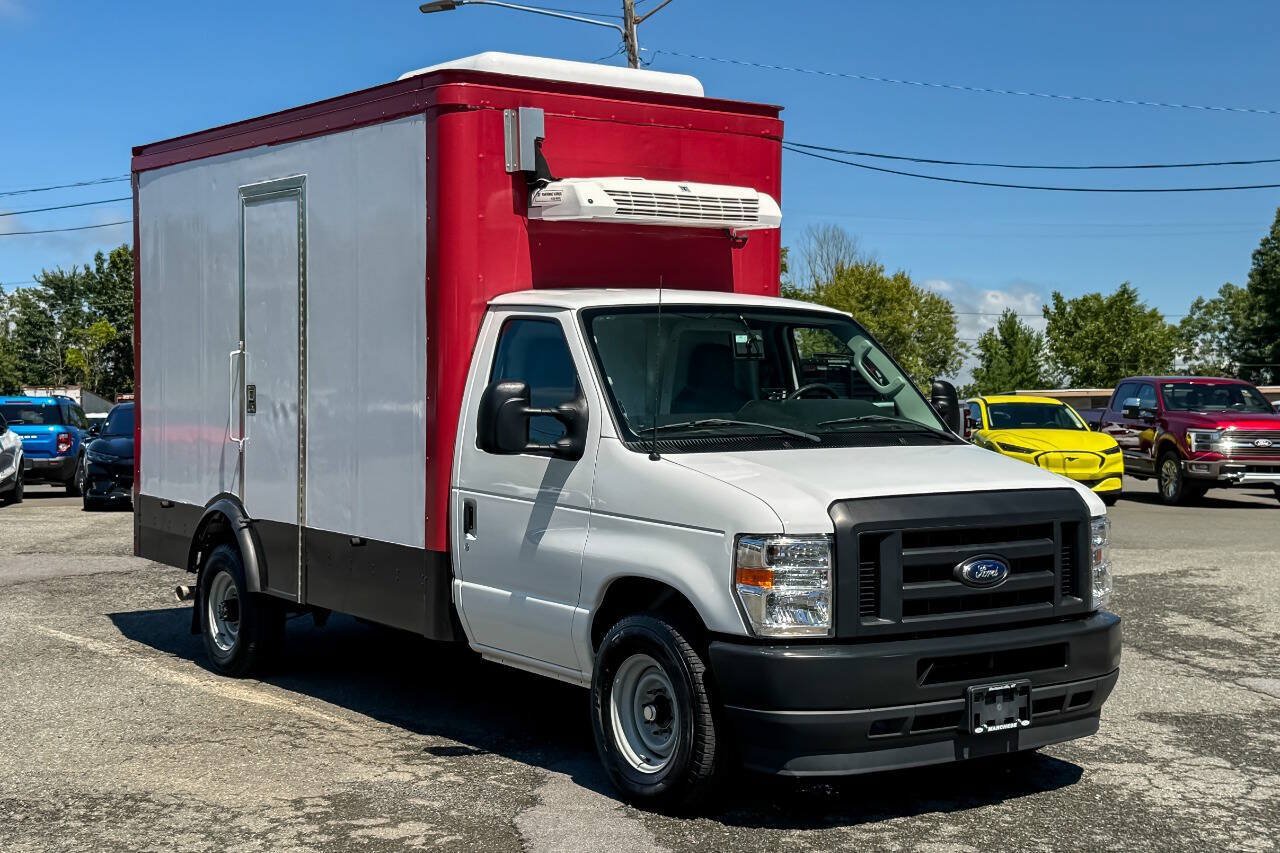 Used 2024 Ford E-350 and Econoline 350 Super Duty RWD image 1