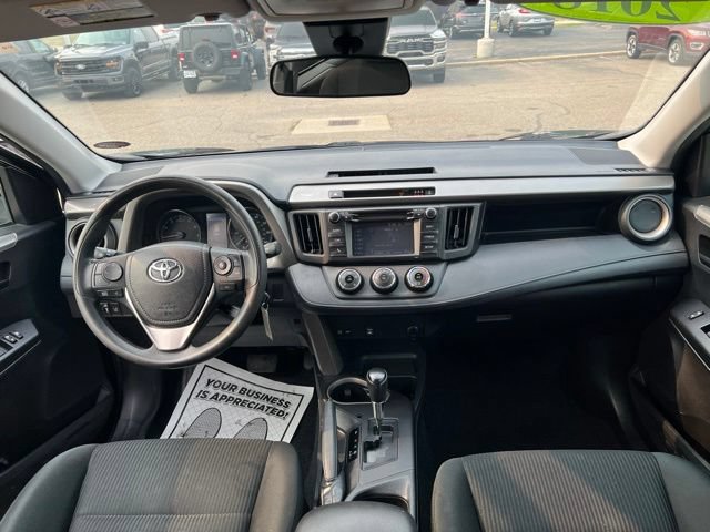 Used 2018 Toyota RAV4 LE AWD/4WD image 15