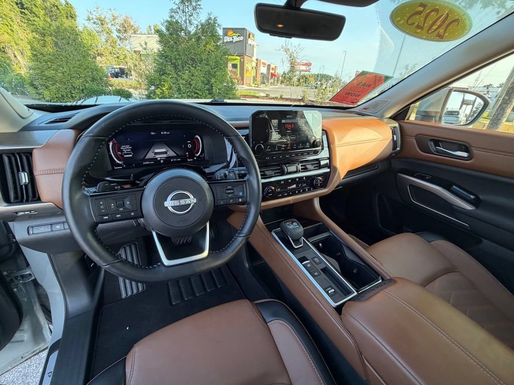 Certified 2025 Nissan Pathfinder Platinum FWD image 21