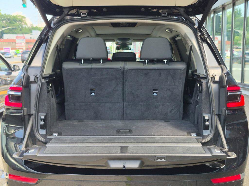 Used 2025 BMW X7 xDrive40i AWD/4WD image 8