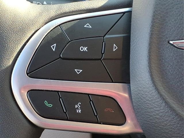 Used 2024 Chrysler Pacifica Touring-L image 27