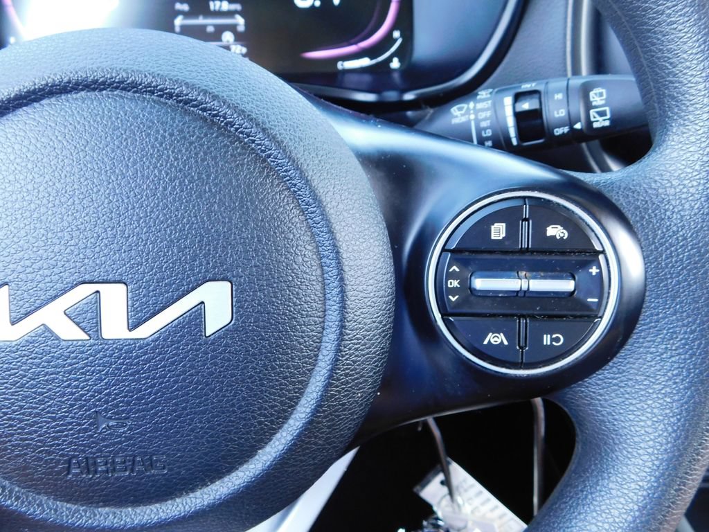 Used 2025 Kia Soul LX w/ LX Technology Package FWD image 28