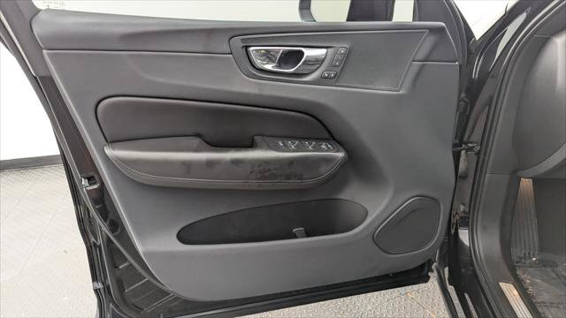 Used 2019 Volvo XC60 T5 Momentum w/ Premium Package FWD image 13