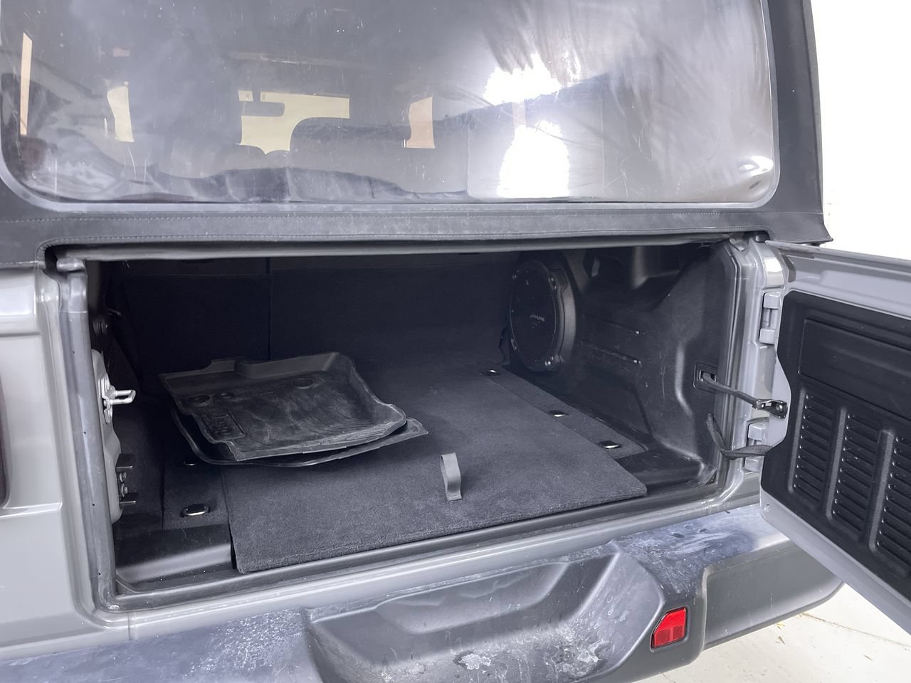 Used 2020 Jeep Wrangler Unlimited Sahara AWD/4WD image 23