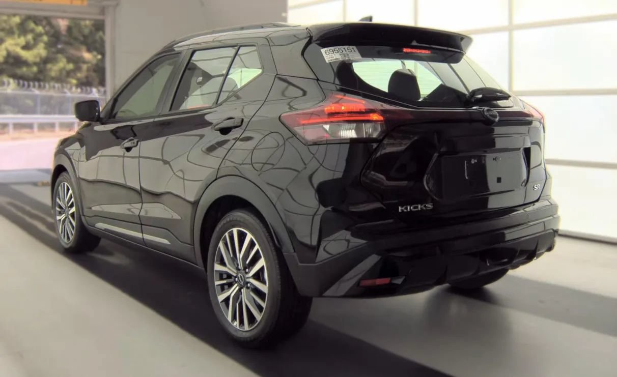Used 2024 Nissan Kicks SR FWD image 4