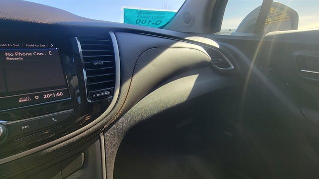Used 2020 Chevrolet Trax LT w/ Sun & Sound Package image 27