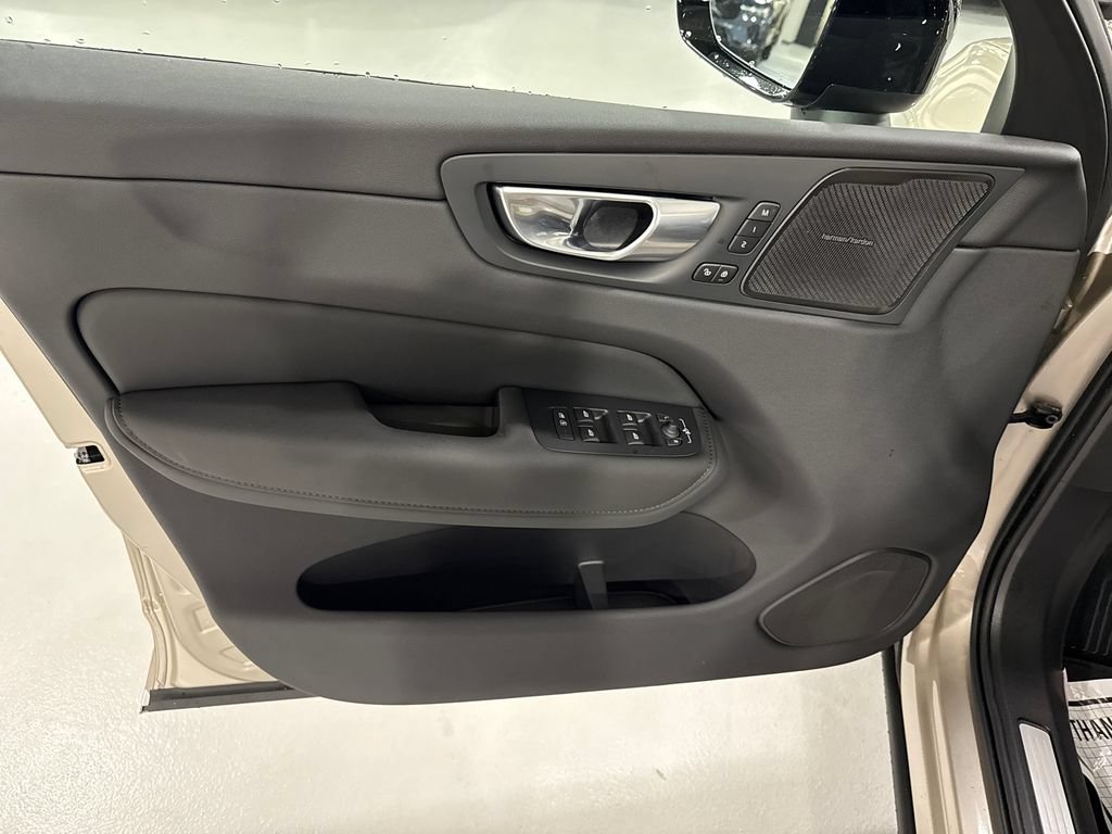 Used 2026 Volvo XC60 B5 Plus w/ Climate Package AWD/4WD image 9