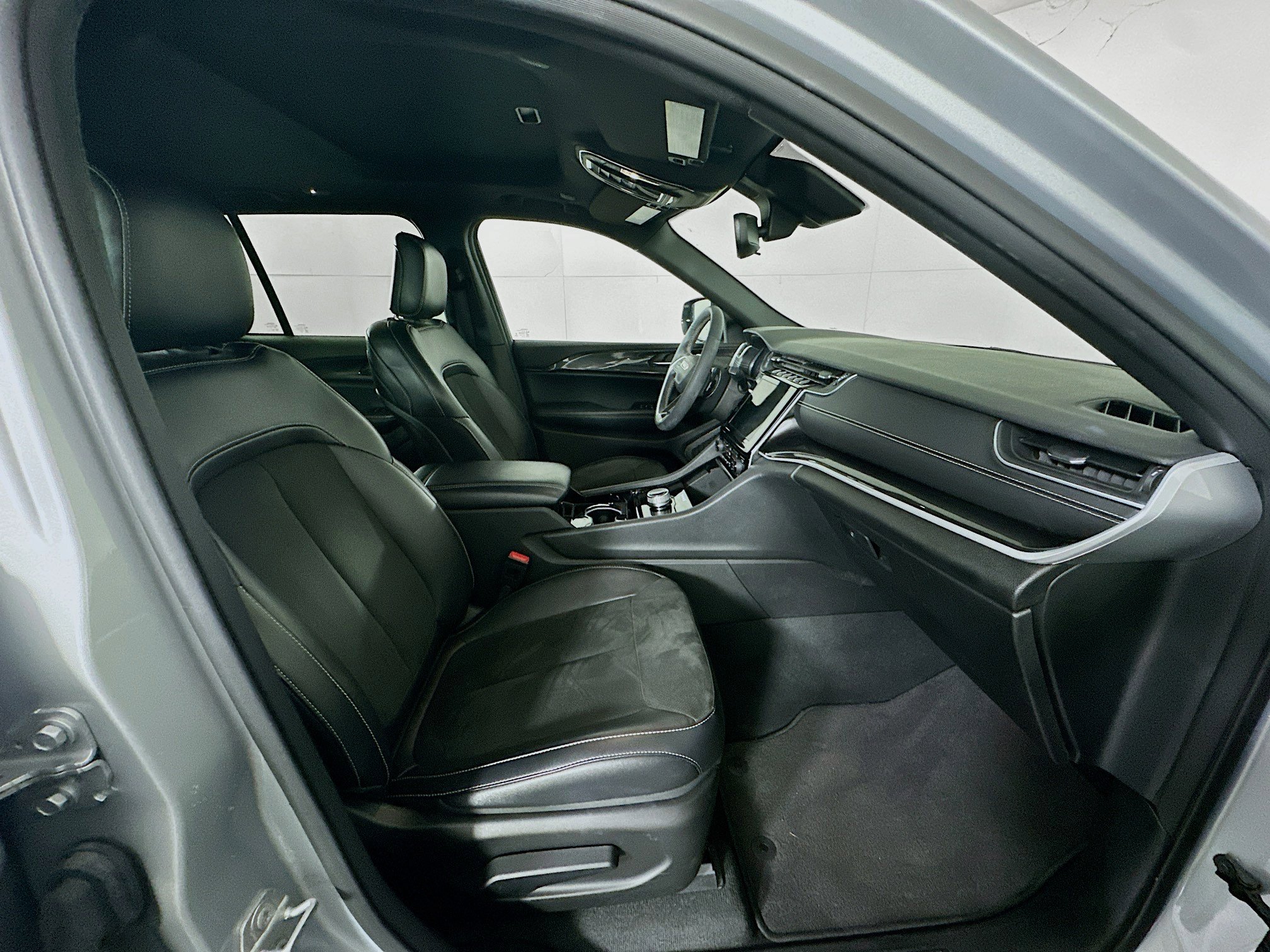 Used 2023 Jeep Grand Cherokee Altitude image 34