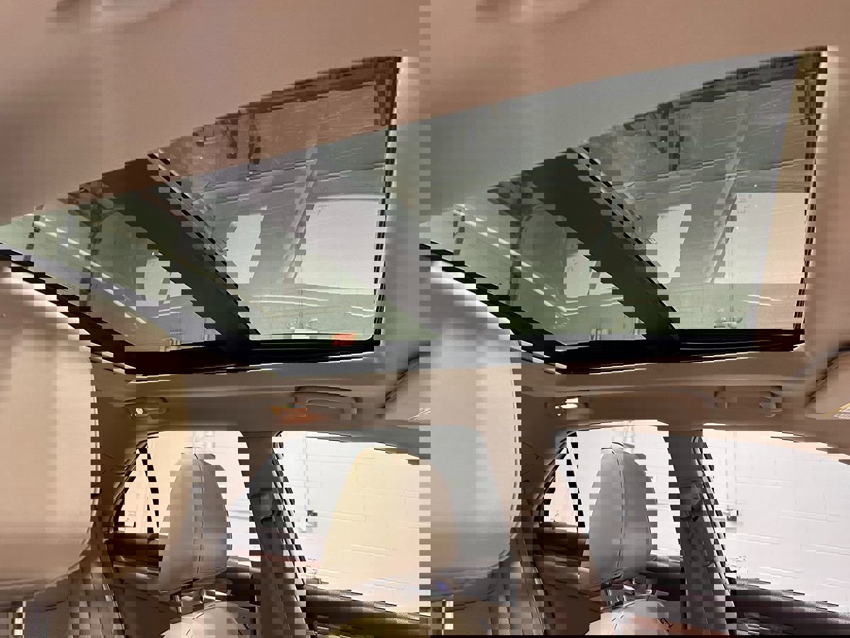 Used 2013 Chrysler 300 C w/ Light Group image 14