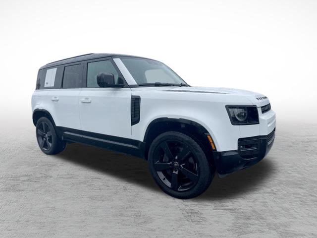 Used 2024 Land Rover Defender 110 X-Dynamic SE image 3