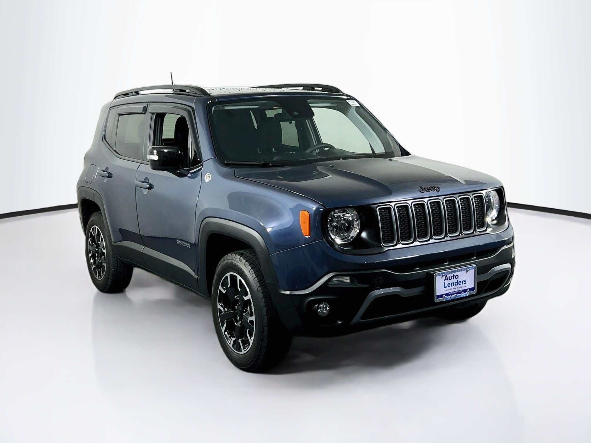 Used 2023 Jeep Renegade Latitude w/ Sun/Sound Group AWD/4WD image 3