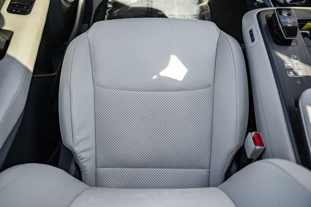 Used 2023 Nissan Ariya AWD image 31