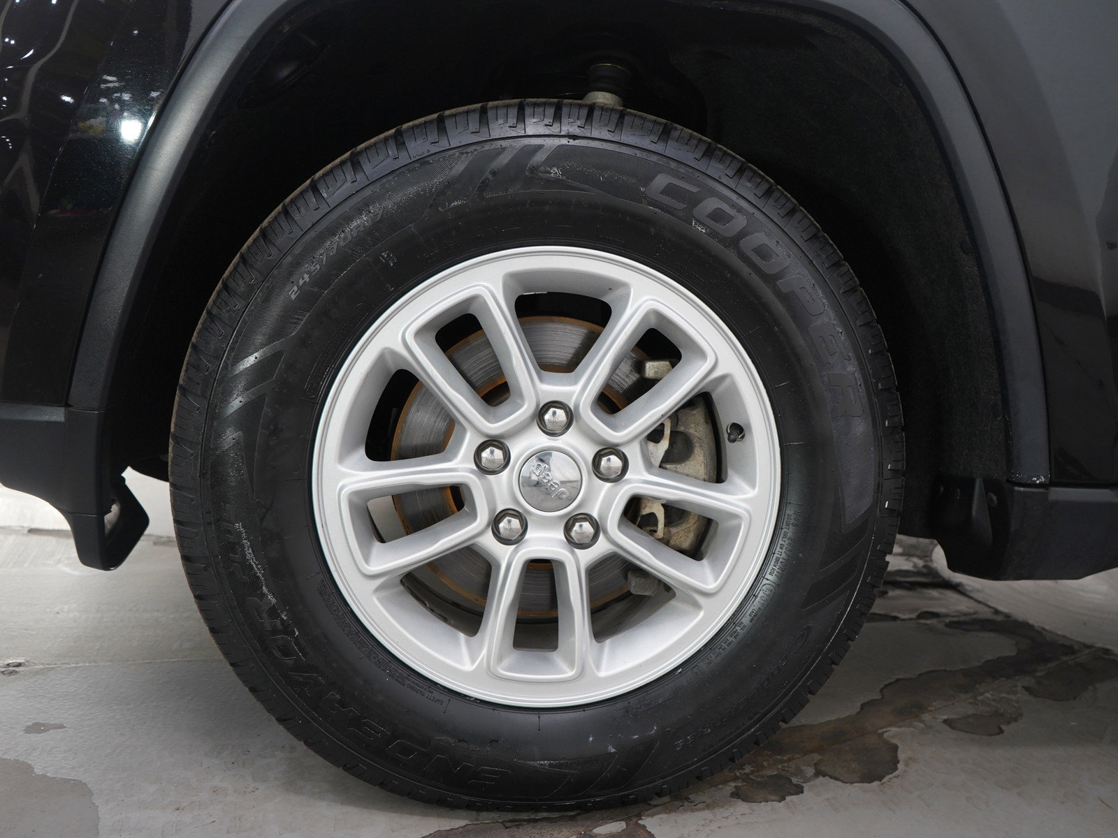 Used 2020 Jeep Grand Cherokee Laredo w/ Security & Convenience Group image 30