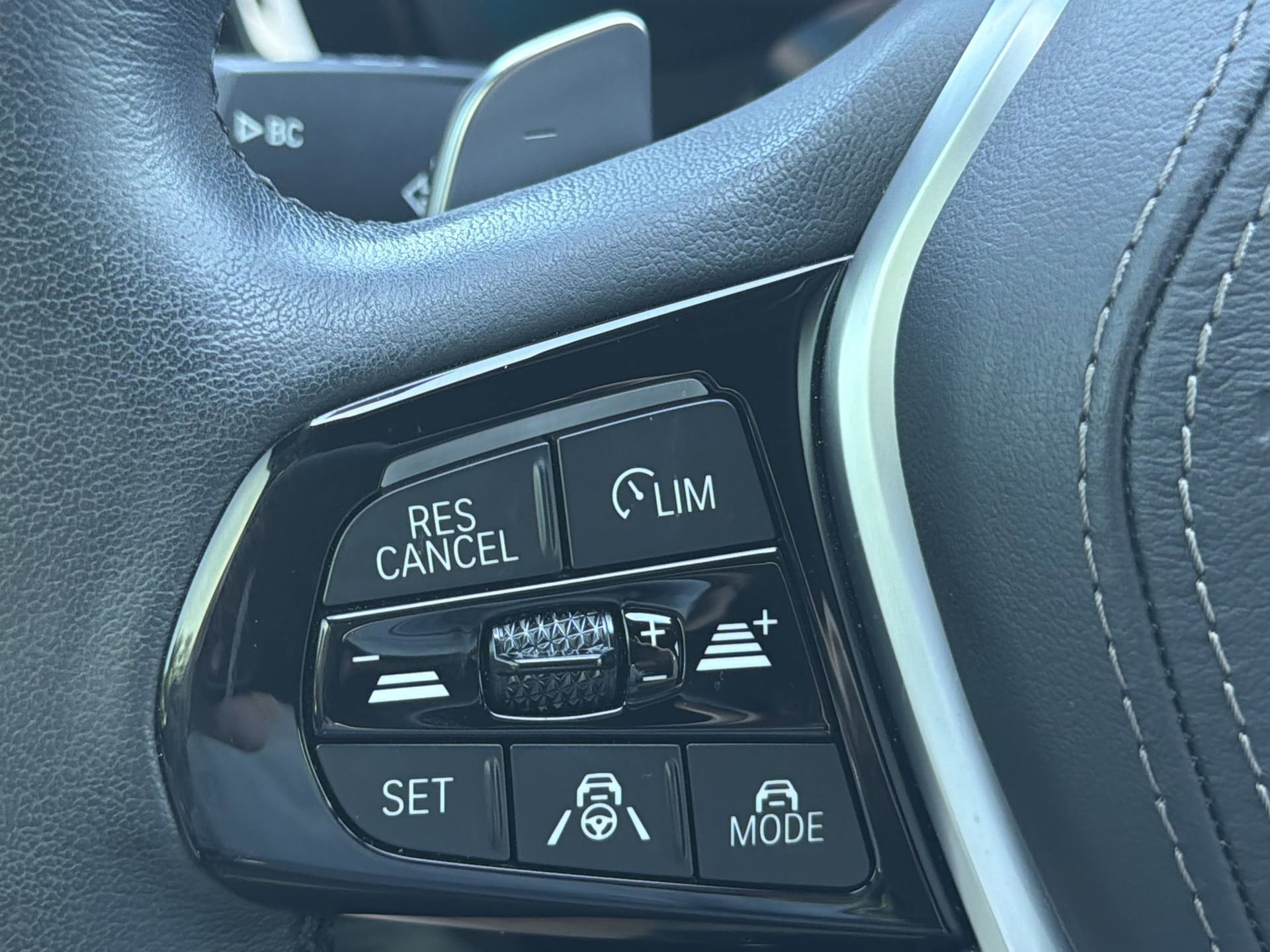 Certified 2023 BMW 530e xDrive w/ Premium Package image 24