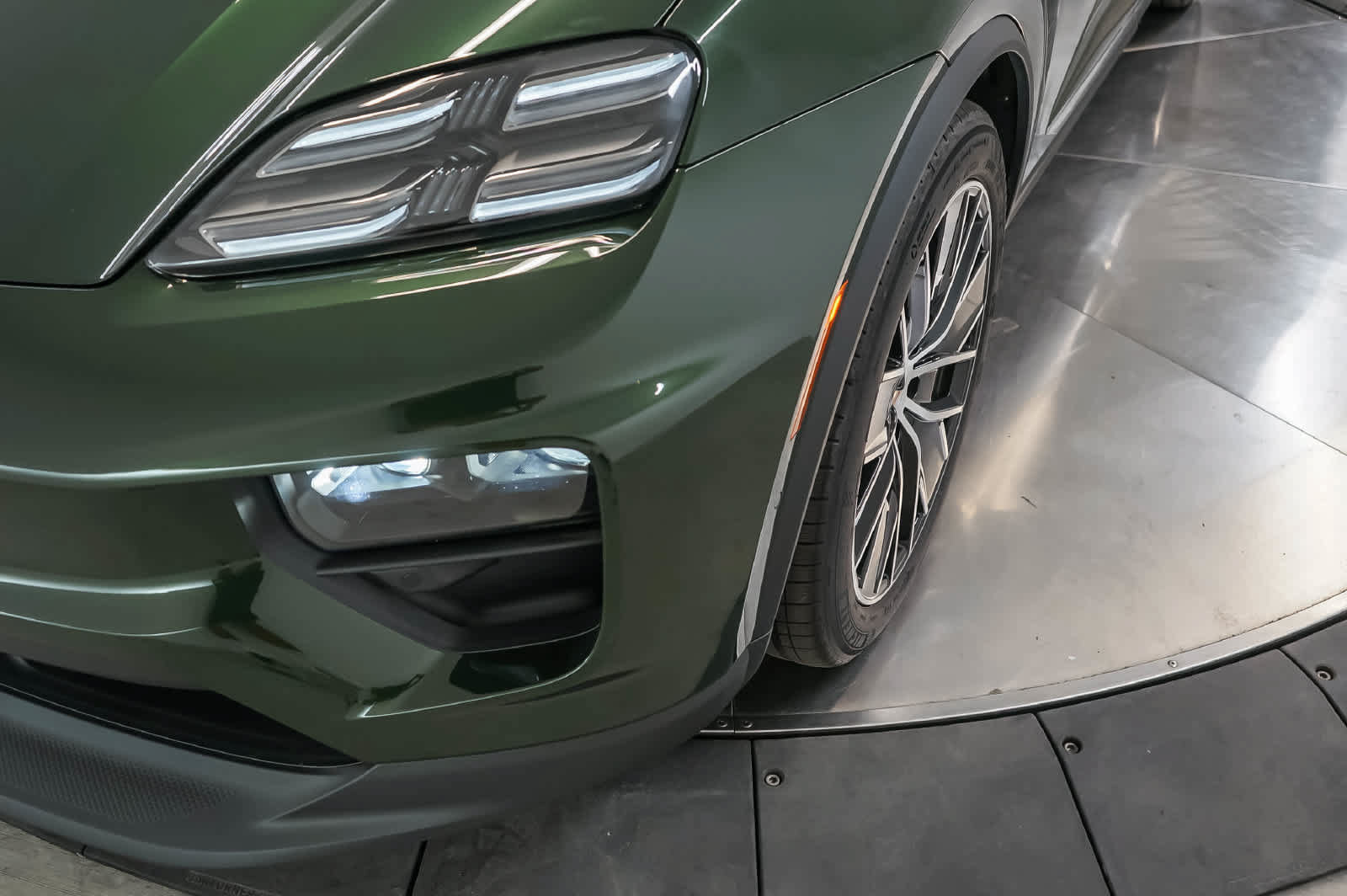 Certified 2026 Porsche Macan Electric RWD image 16