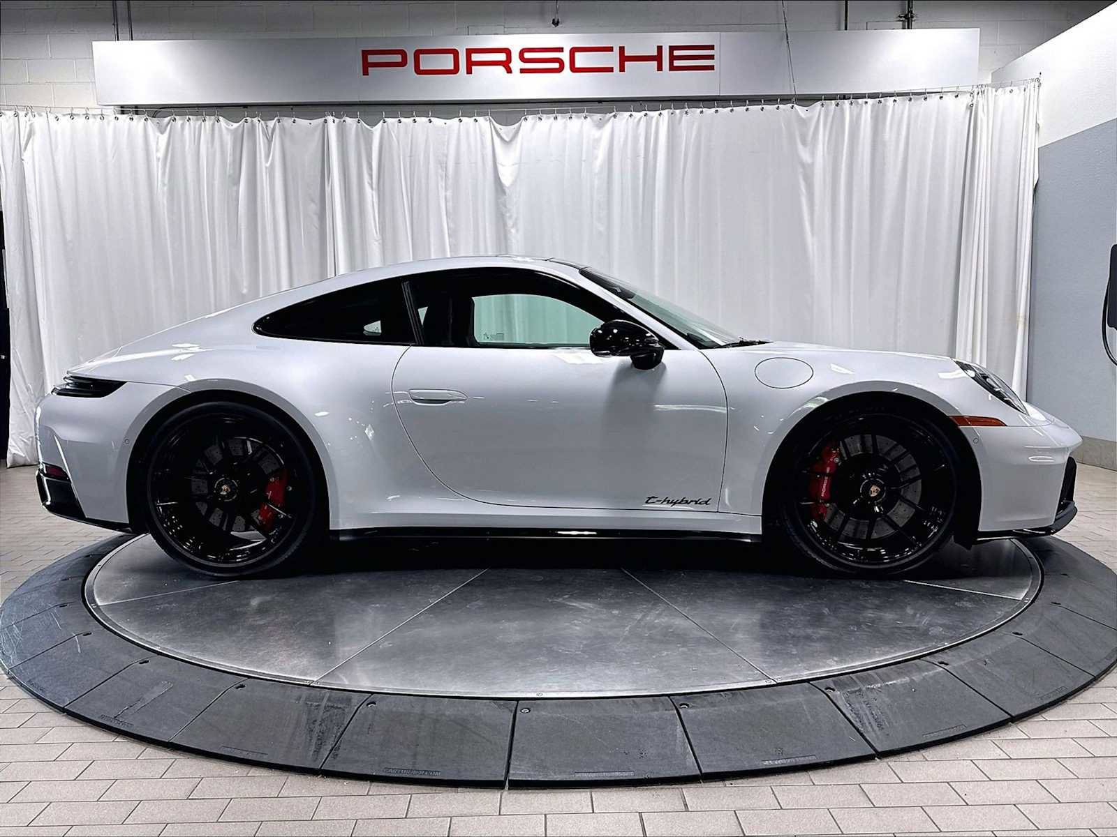 Used 2026 Porsche 911 Carrera GTS RWD image 10