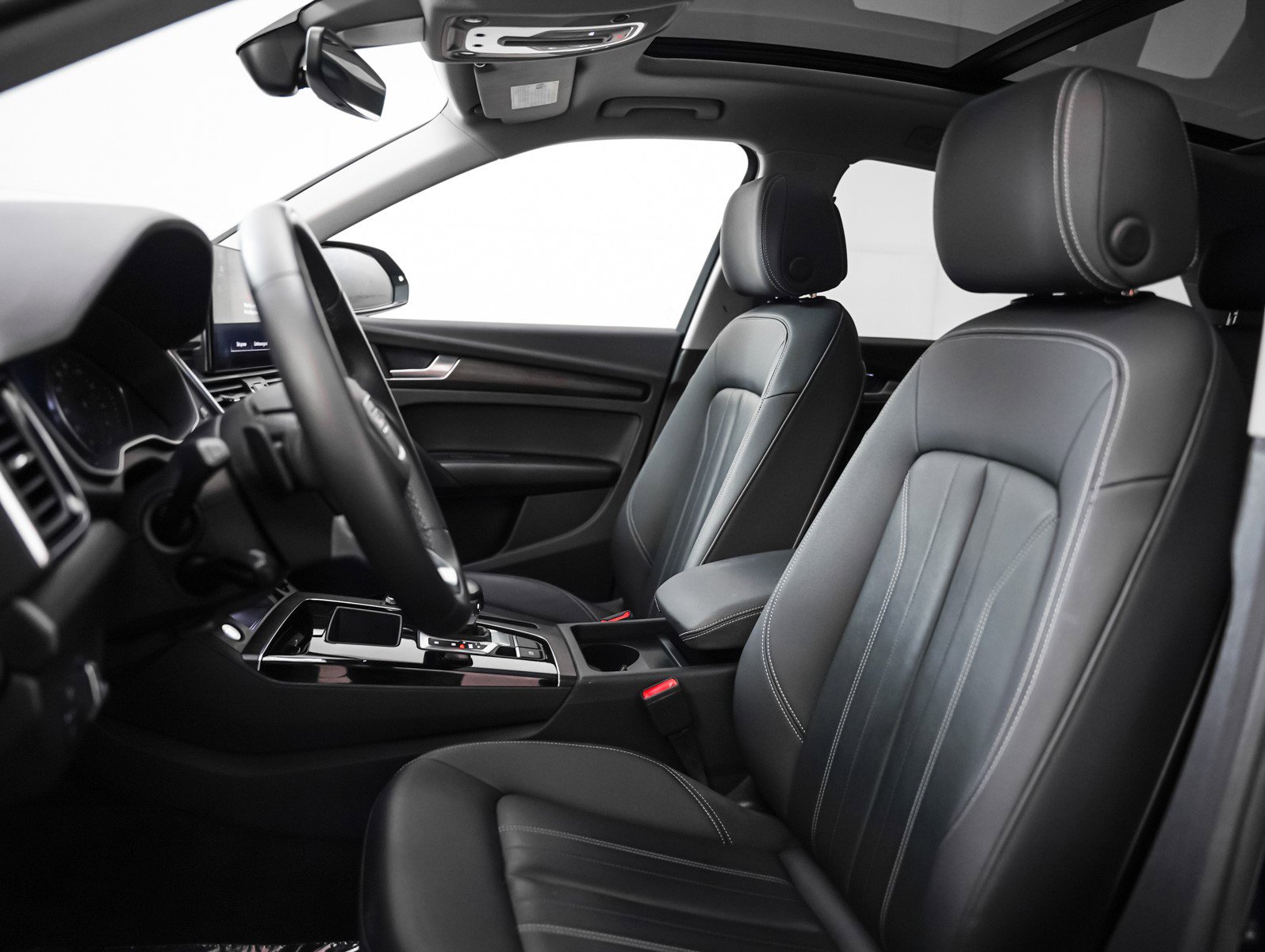 Used 2023 Audi Q5 Premium w/ Convenience Package image 8