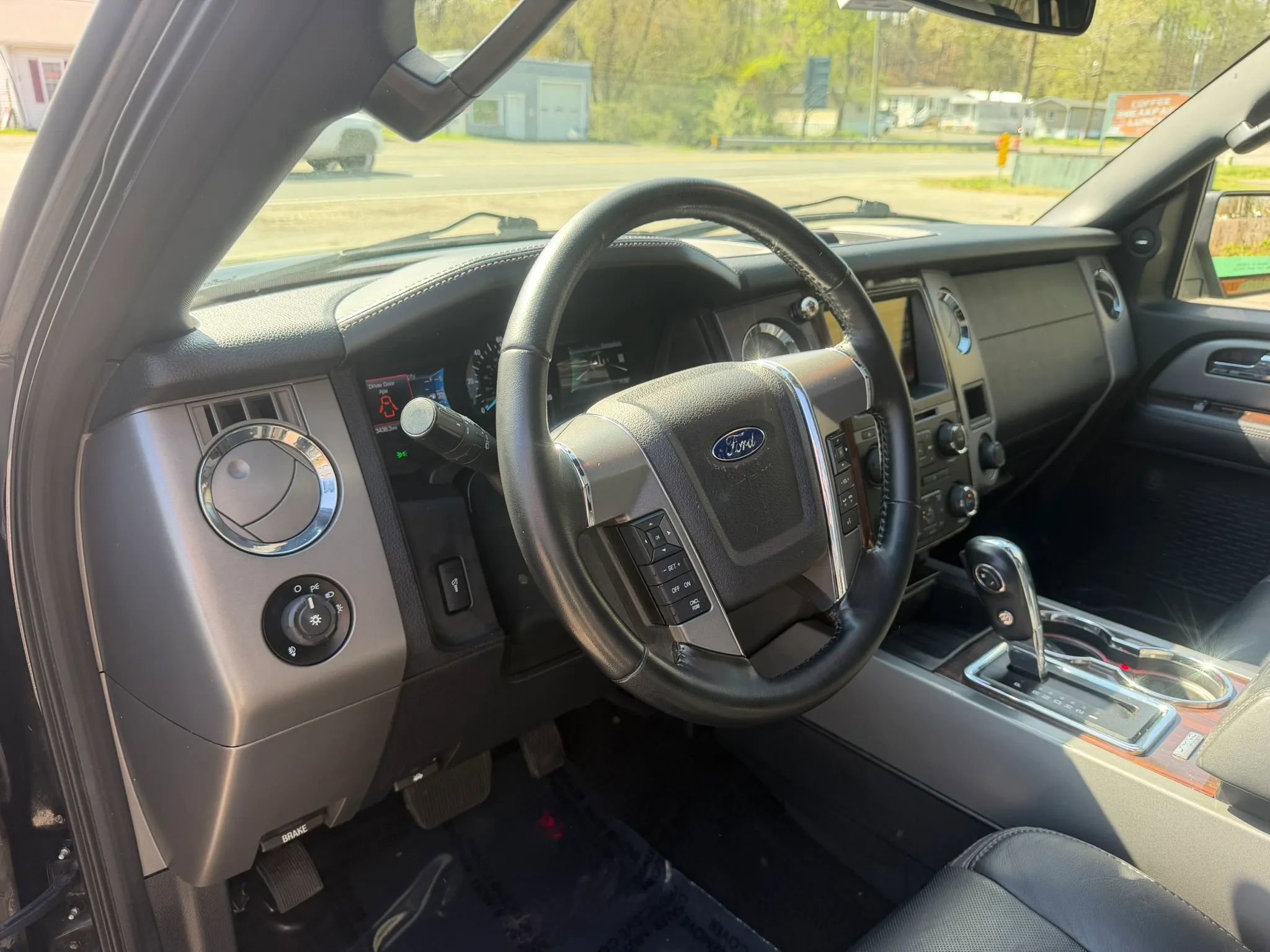 Used 2015 Ford Expedition Platinum image 29