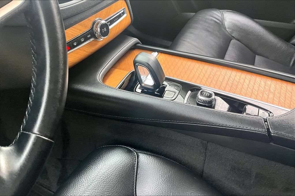 Certified 2023 Volvo XC90 B6 Plus w/ Protection Package Premier AWD/4WD image 19