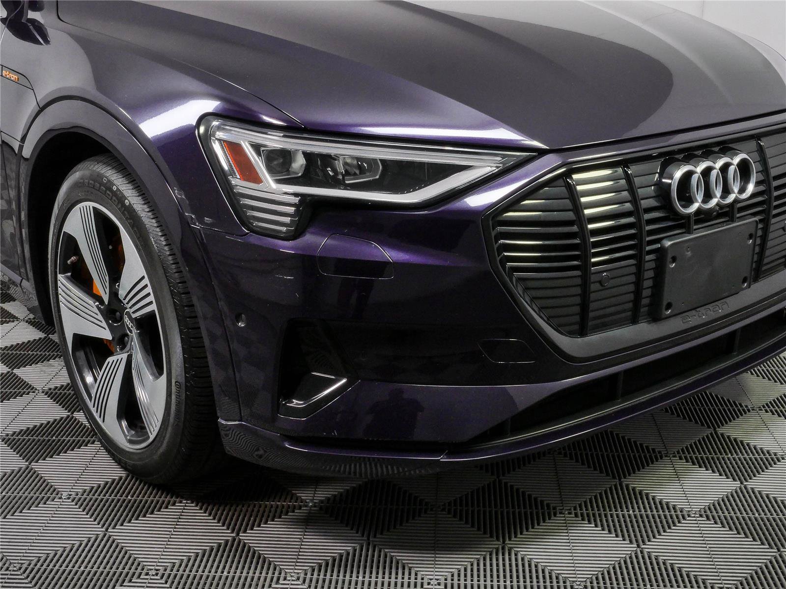 Used 2023 Audi e-tron Premium Plus w/ Premium Plus Package AWD/4WD image 39