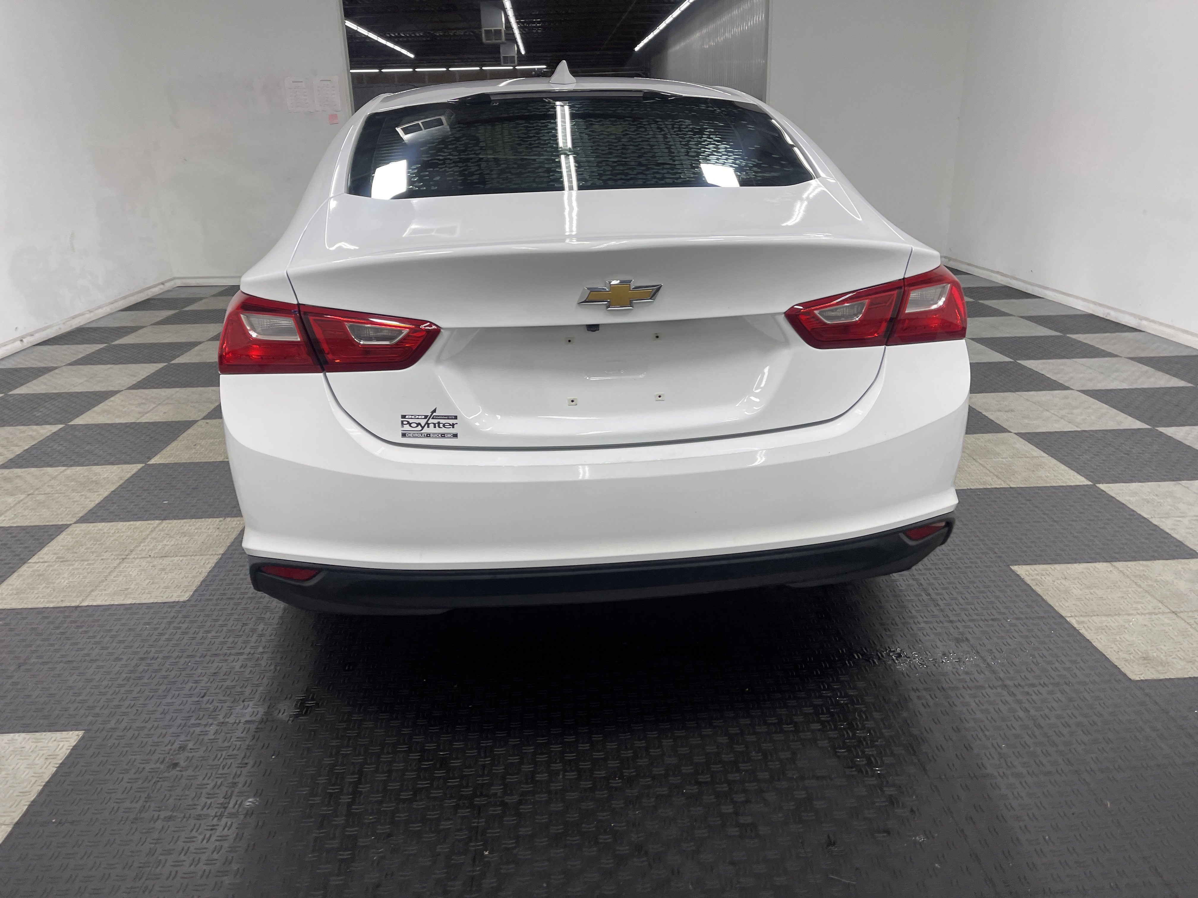 Used 2018 Chevrolet Malibu LT FWD image 3