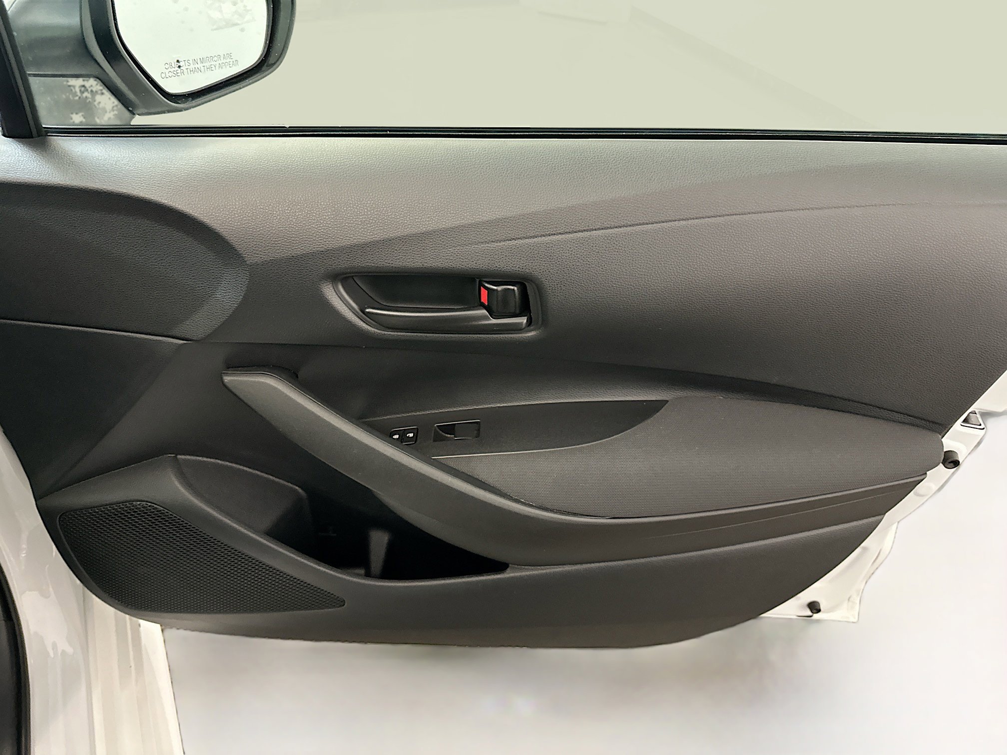 Used 2025 Toyota Corolla LE image 33