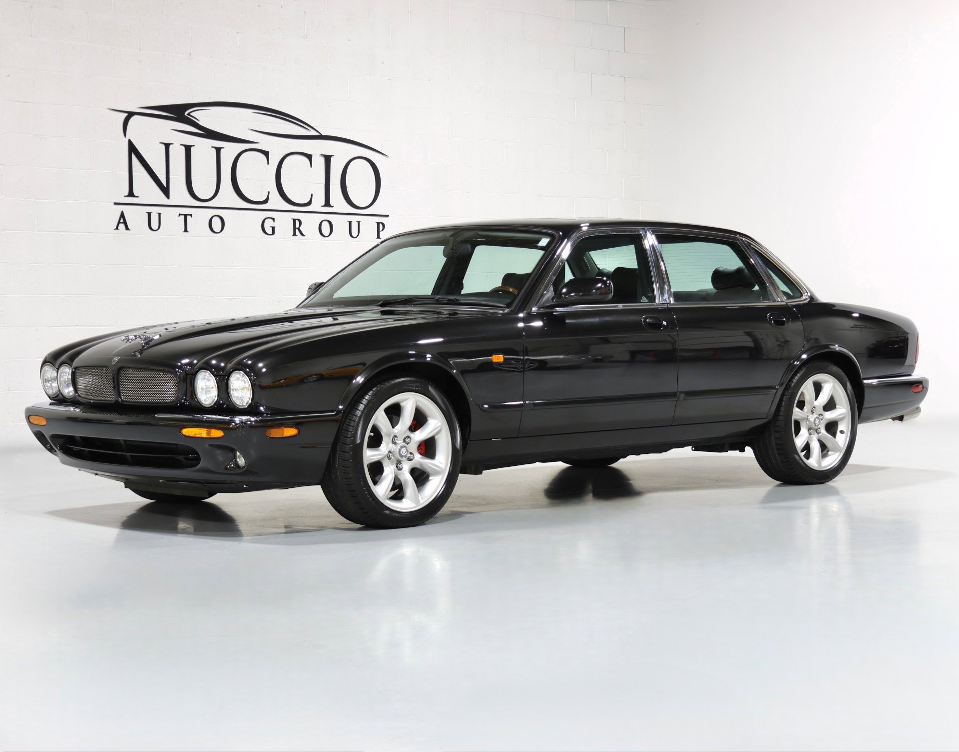 Used 1998 Jaguar XJ8 RWD image 1