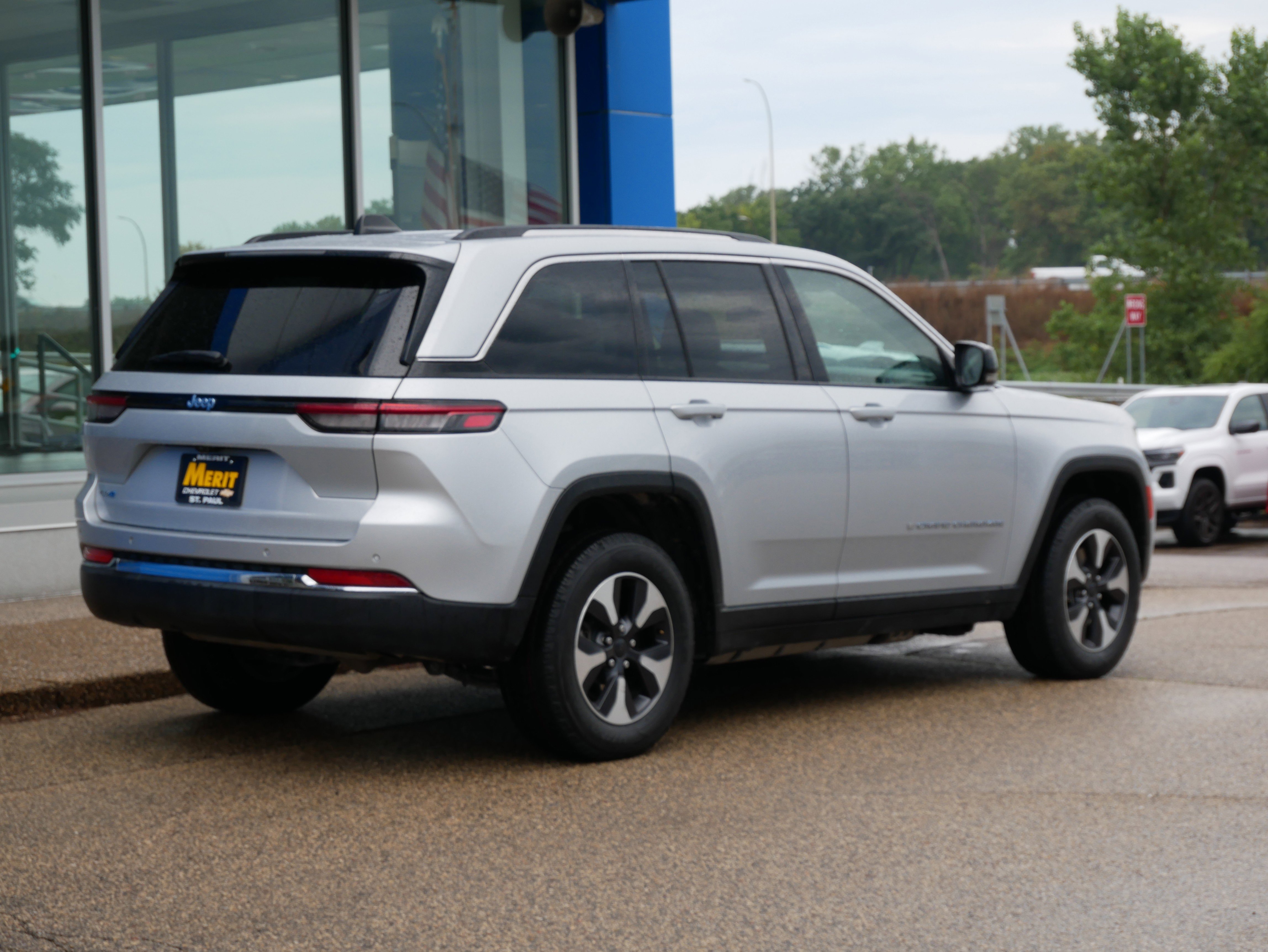 Used 2024 Jeep Grand Cherokee Limited 4xe image 3