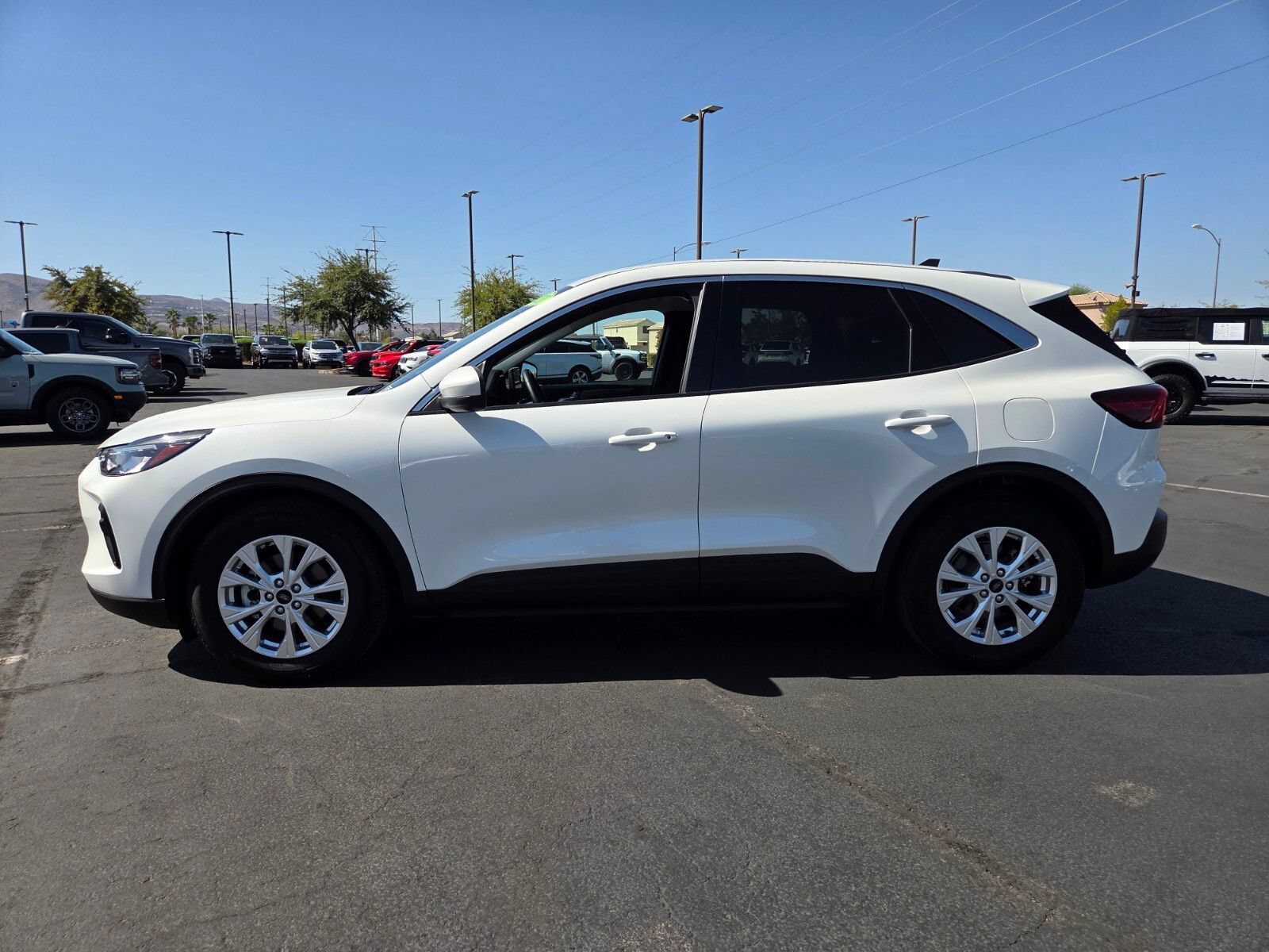Certified 2023 Ford Escape Active w/ Tech Pack #2 FWD image 3