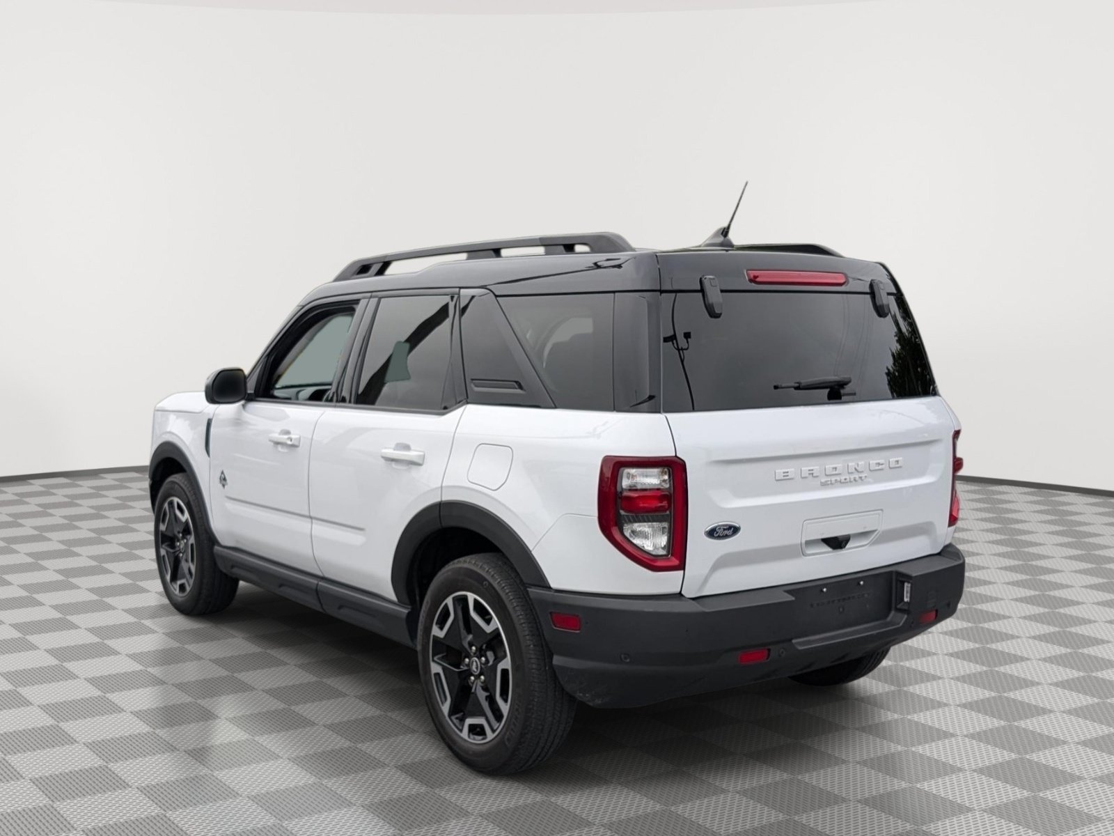 Used 2022 Ford Bronco Sport Outer Banks w/ Tech Package AWD/4WD image 3