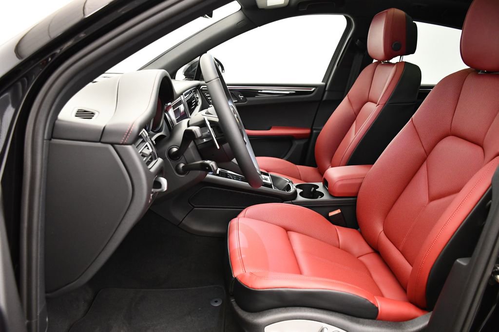 Used 2025 Porsche Macan image 40